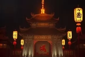 古装网剧半城烟雨录的雨巷油纸伞与青瓦封面
